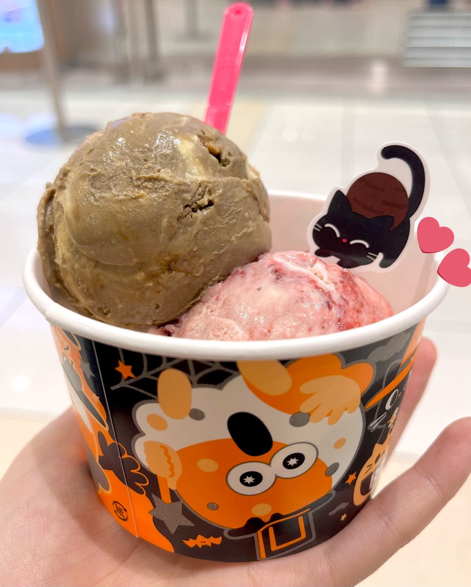 sirohayu's tweet photo. 恥ずかしかったけどにゃブルカップ頼めた https://t.co/24K2dFqi3R