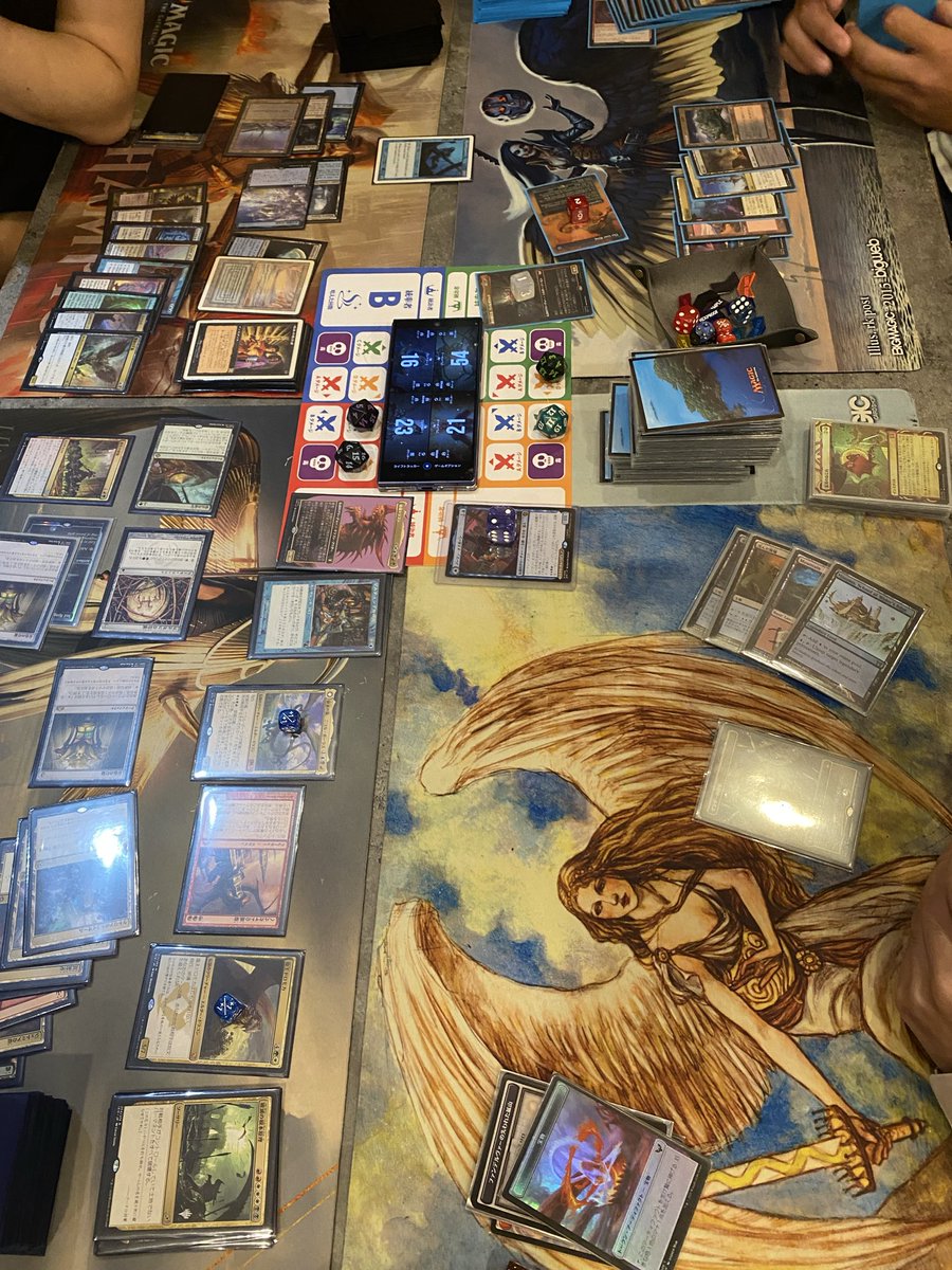 【EDH】
フリープレイで相席EDHがプレイされています🔥
始祖ドラゴン大暴れ…！🐉