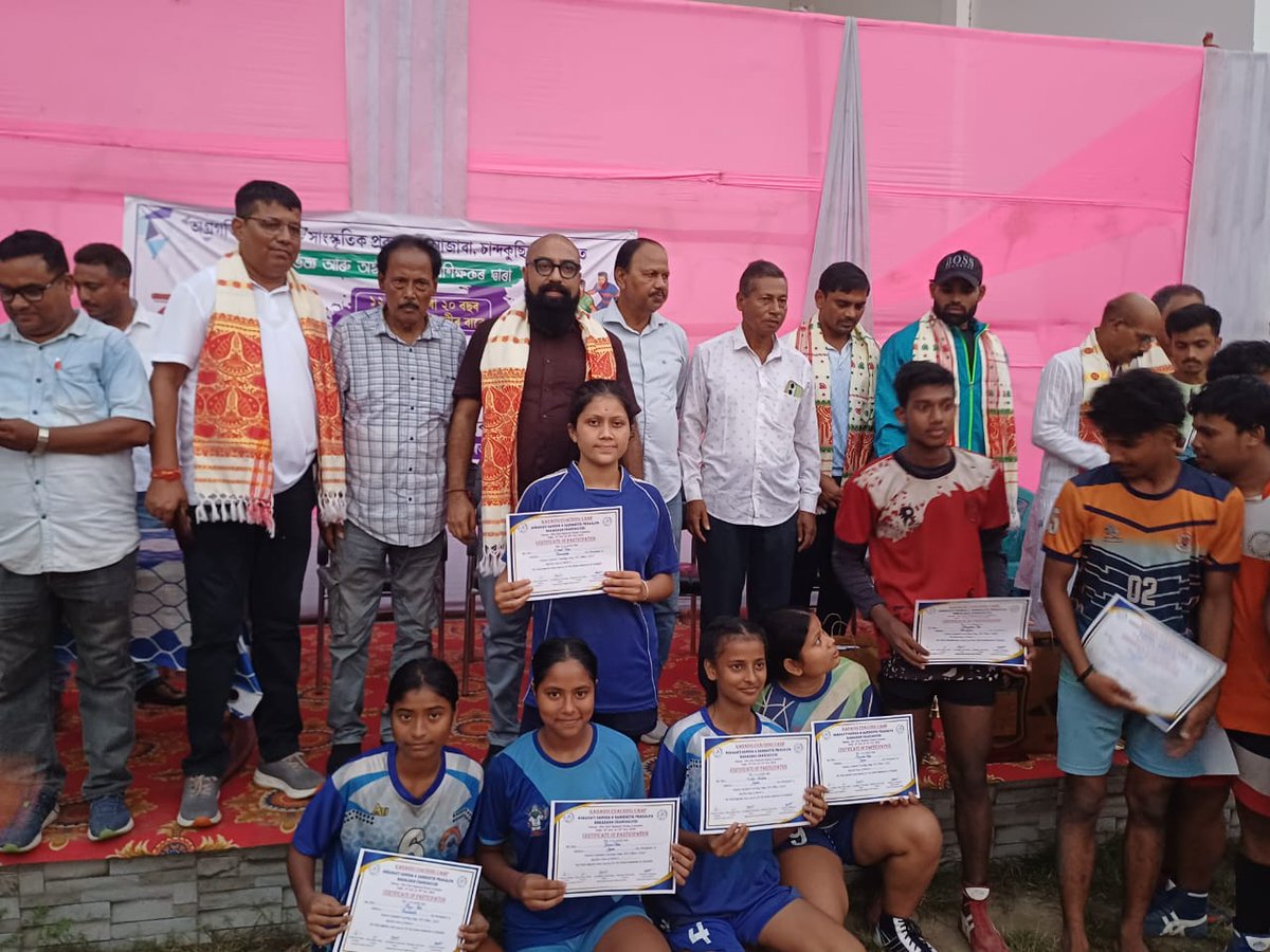 mriganka_dr's tweet photo. #Concluding_Ceremony of #10_days Nalbari District #Kabaddi Training Camp, held under #Agragati_Sangha, where more than 100 youths were trained under #National Defence team #coaches from New Delhi and Hariyana ..
📍Basanti Mandir Premise, Chandakuchi, Nalbari
@PhanindranathS3 https://t.co/9QICOzB0bw