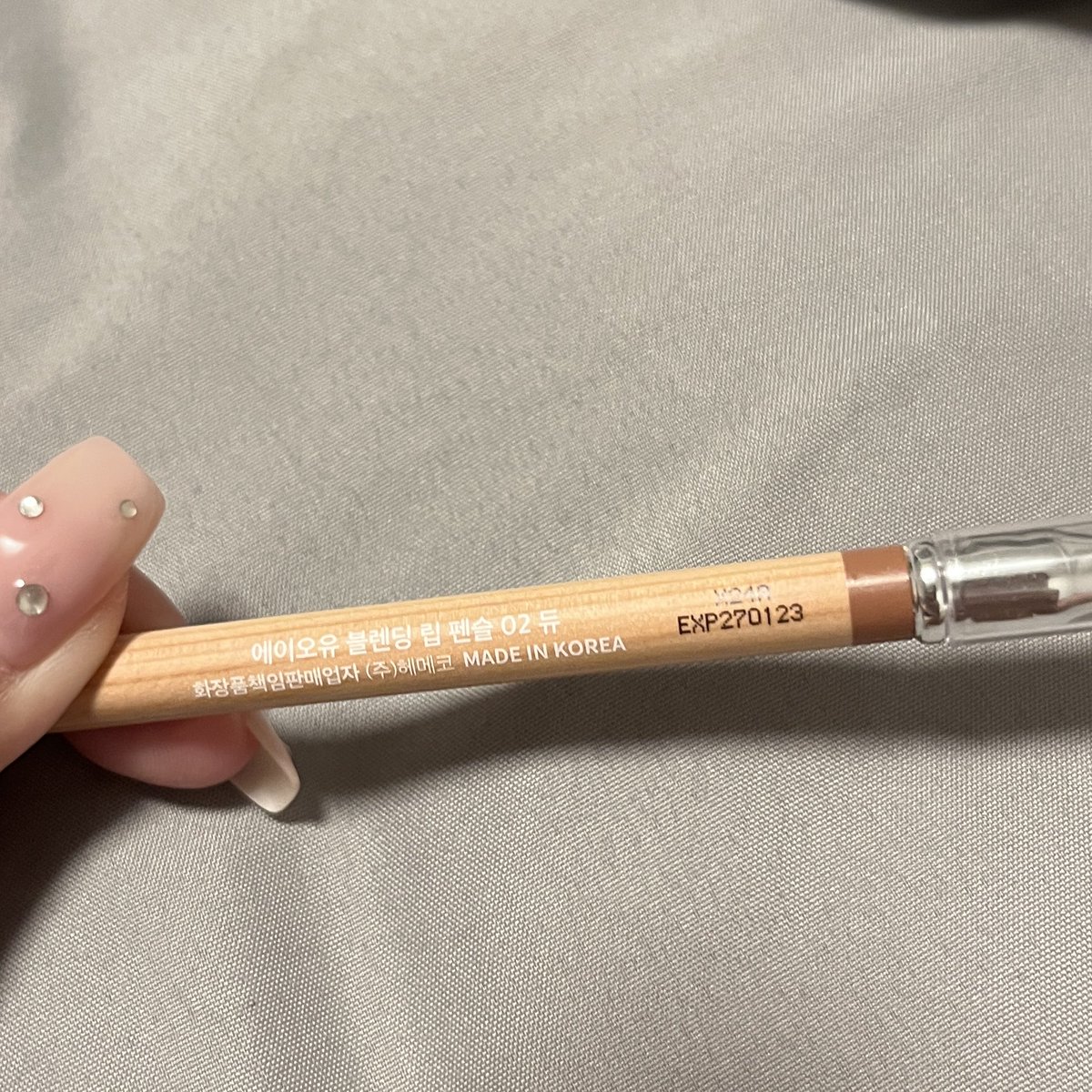 100cuteeeee's tweet photo. AOU Blending lip pencil สี 02 dew
Price : 150 free shipping 
*ลองทาไป1ครั้ง
#ส่งต่อ #ส่งต่อคสอ #ส่งต่อคสอมือ2 #ส่งต่อเครื่องสําอาง #aou #lippencil https://t.co/UIB8c7ZIX7