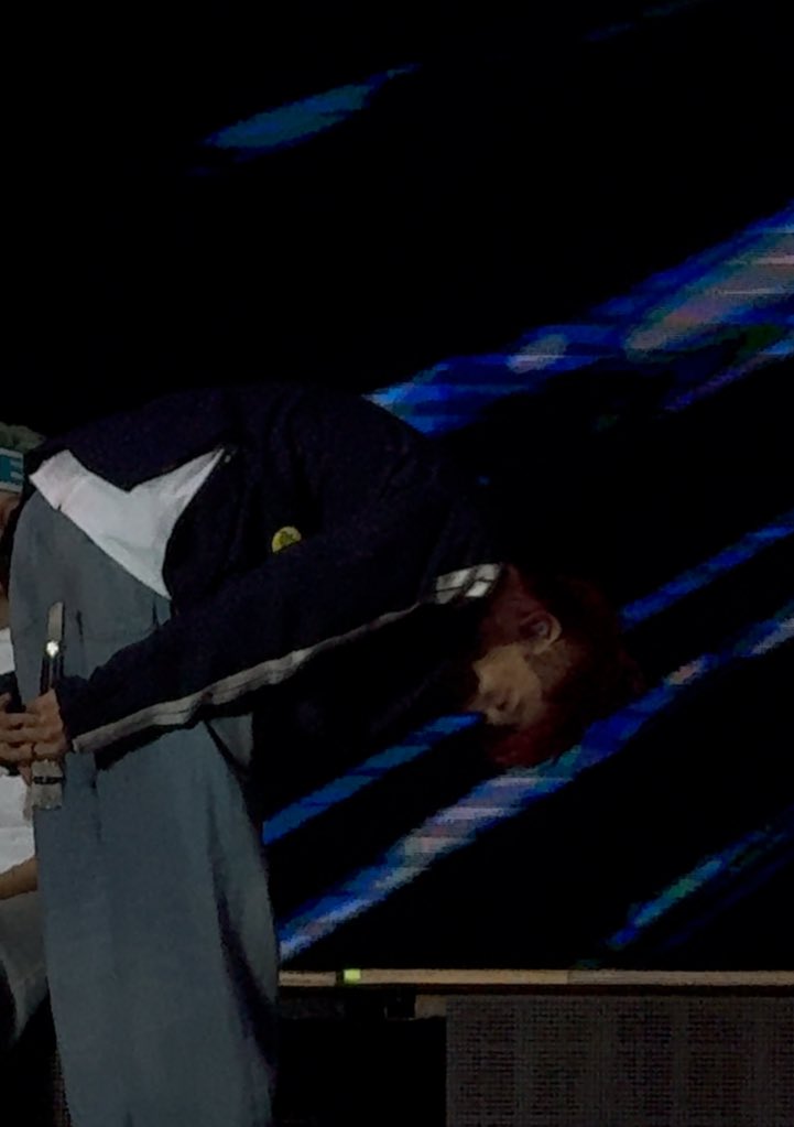 Jeno said the Formula 1 hat he was wearing at the airport was a gift from Chenle from Abu Dhabi 🥹

Chenle said he went to the Yas Marina circuit and thought Jeno would really like it 🥹

(He gave Chenle a big bow 😭)