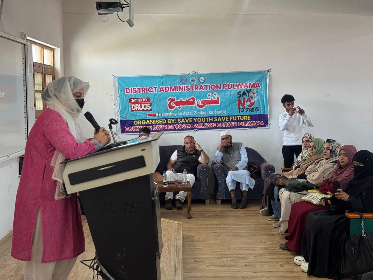 JkSYSF's tweet photo. Nayi Subah – Nashe Se Azadi, Zindagi Ke Saath.

@JkSYSF “Save Youth Save Future” Foundation organized its 6th Drug Awareness Event at Govt. Degree College #Pulwama, in collaboration with District Administration Pulwama continuing its mission for a drug-free society. 1/n https://t.co/OytoWdnlgJ