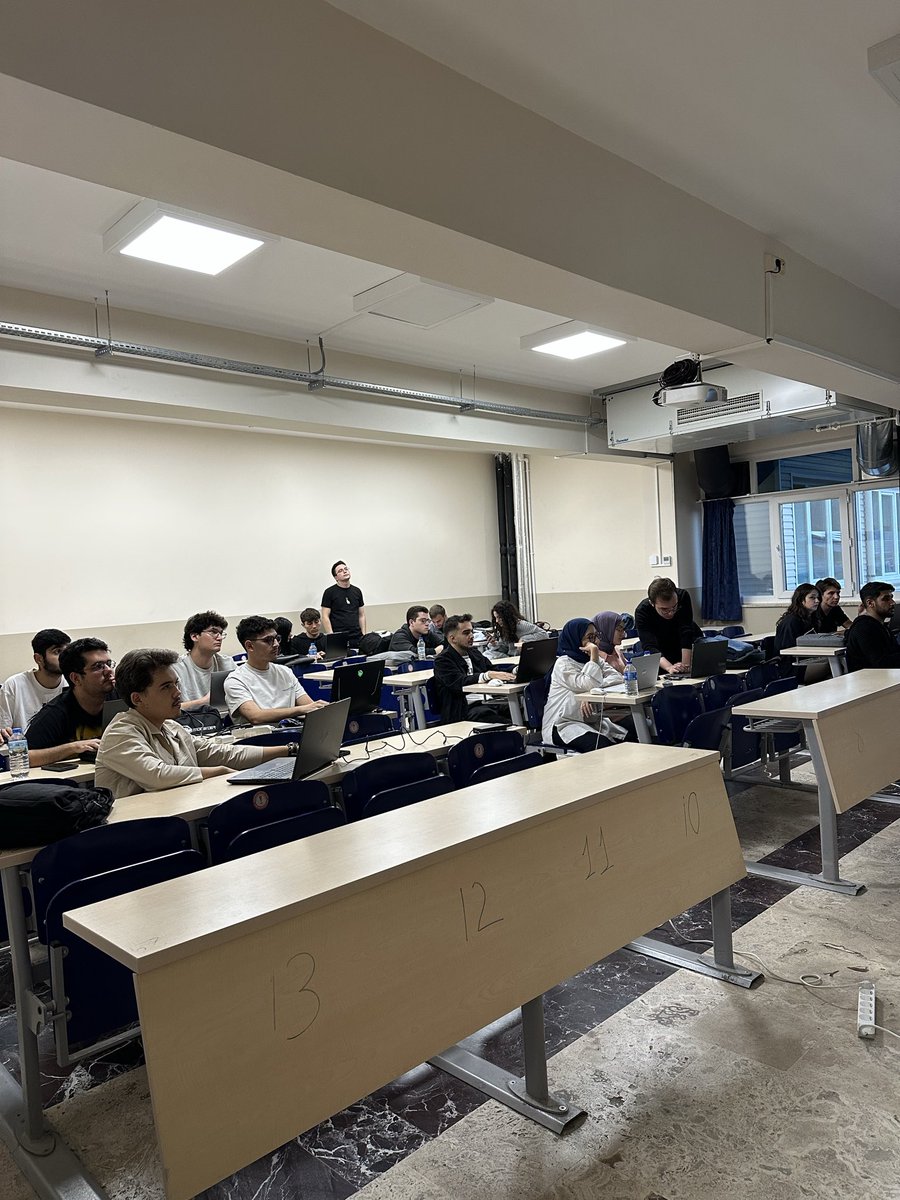 PaüSiber tweet media