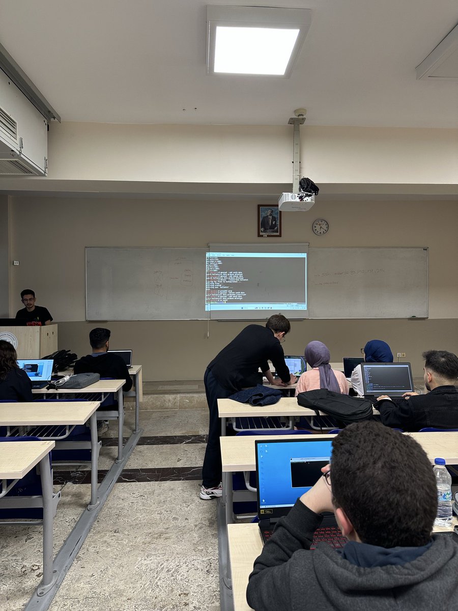 Linux ve Siber Güvenlik eğitimimizi başarıyla tamamladık! Katılım gösteren herkese teşekkür ederiz, bir sonraki eğitimde görüşmek üzere! ⚡💻