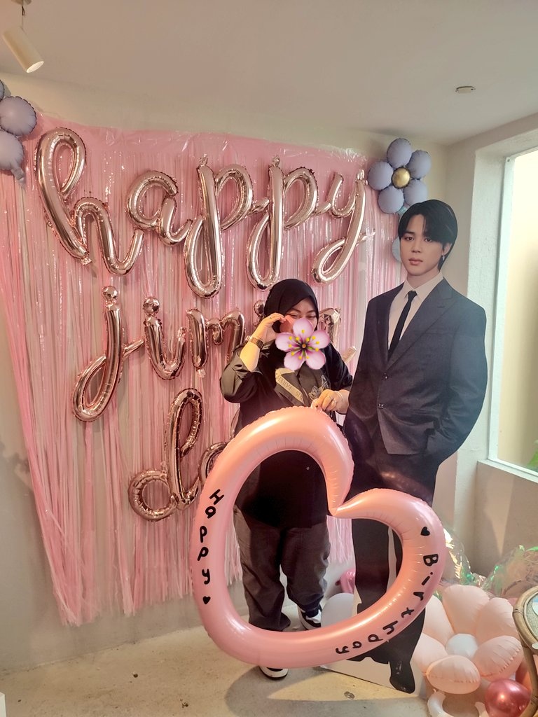 Happy birthday Mimi🌸🩵 Thank you <a href="/JiminMalaysia/">JIMIN MALAYSIA</a> for organising the event n give away posters😘💜🩵🩷
#MYBLOOMSFORJIMIN
<a href="/LovePjimin/">My-ChimChim</a>
