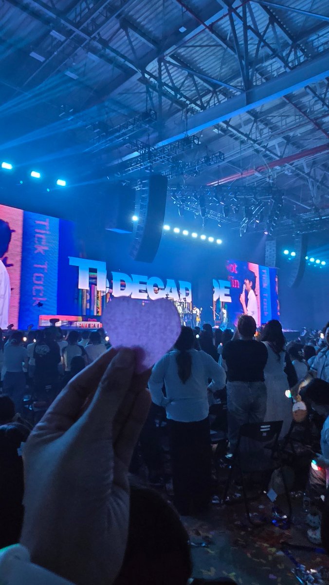 purpleline000's tweet photo. I got the love confetti
#DAY6 #데이식스
#TheDECADE
#DAY6inHCMC
#Chapter10_ForOurFirstTime https://t.co/2PCH55rCdD