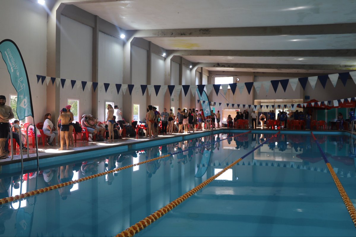 Desde San Fernando, nuestra Presidenta Nacional, Dra. Anamaría Arriagada, y el Prosecretario Nacional, Dr. Luis Vargas, participan en la inauguración del Primer Campeonato Nacional de Natación de Medicina, una iniciativa organizada por @colmedohiggins que promueve la vida sana,