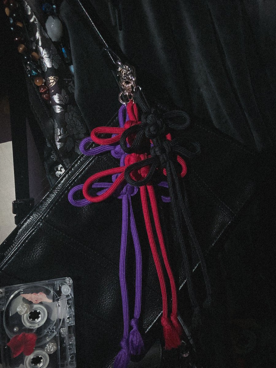 ✔️가방, 스트릿무드에도 OK‼️
✔️큼지막한 노리개 
✔️가볍고 관리가 쉬운 노리개
✔️컬러 포인트 확실한 노리개