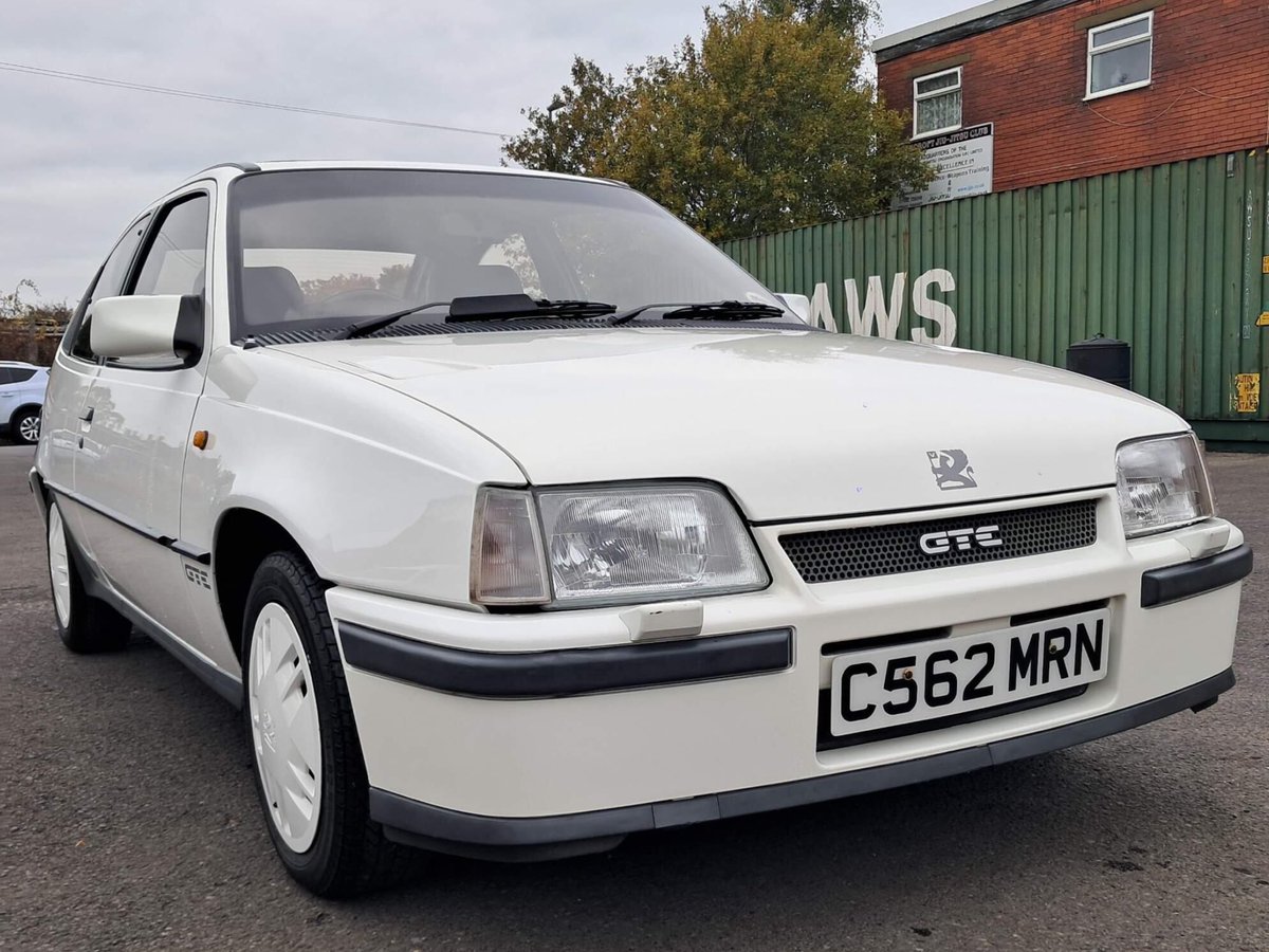 gsmales's tweet image. Saturday’s Autotrader spot is this highly original, one-owner 1986 Astra GTE, complete with original white wheel trims.
While I struggle with the asking price of £30k, I doubt there is another one like it.
#Vauxhall #ClassicCars #ModernClassics #1980s