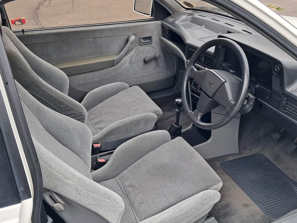 gsmales's tweet image. Saturday’s Autotrader spot is this highly original, one-owner 1986 Astra GTE, complete with original white wheel trims.
While I struggle with the asking price of £30k, I doubt there is another one like it.
#Vauxhall #ClassicCars #ModernClassics #1980s