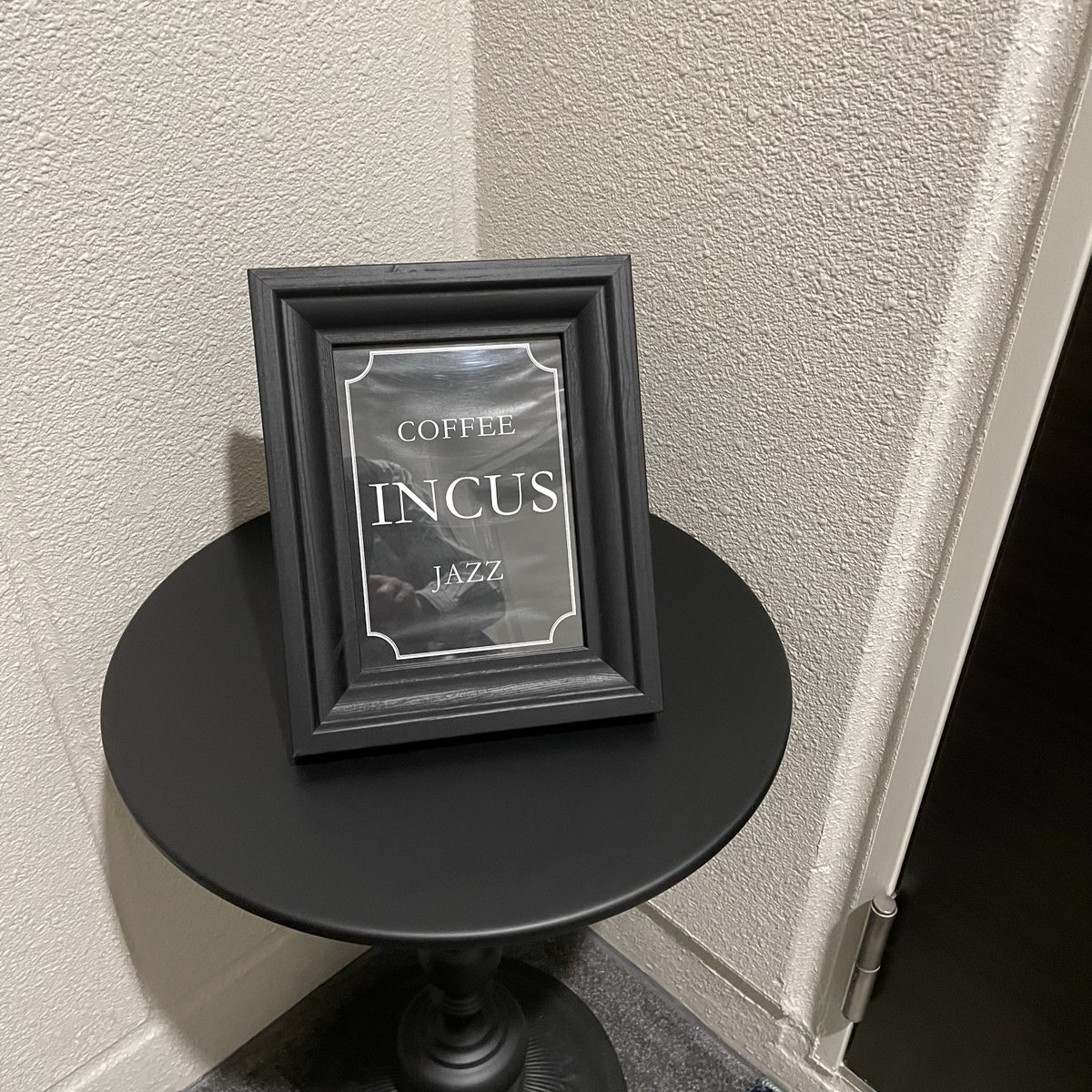 misaki0525's tweet image. 「さぼうる」で飲んだので酔い醒ましに「INCUS」でコーヒーブレイクです。
お気に入りのクリームチーズケーキを
いただきながら、まったりとジャズを聴いて心地好いひと時を。(^^)
＃ジャズ喫茶
＃INCUS