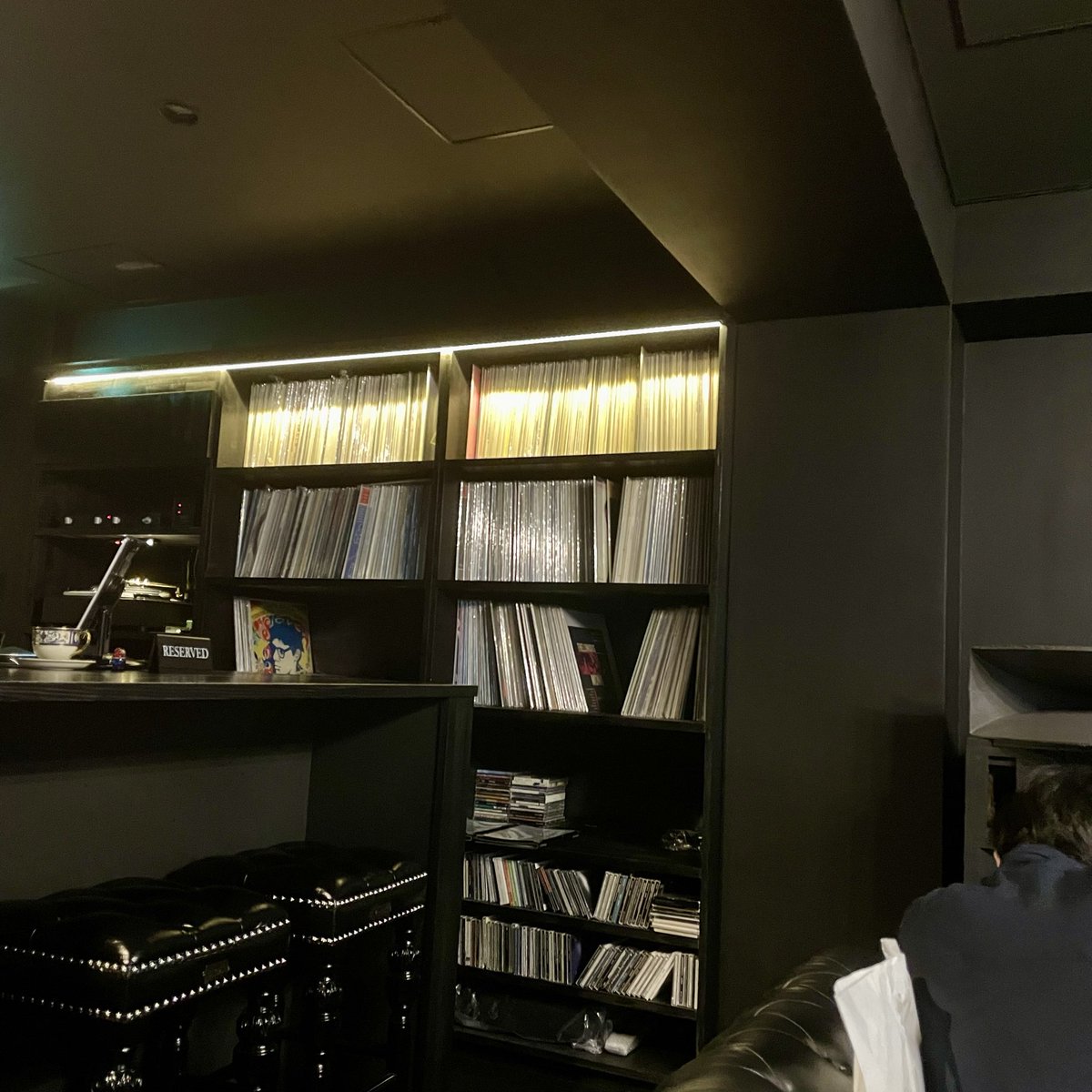 misaki0525's tweet image. 「さぼうる」で飲んだので酔い醒ましに「INCUS」でコーヒーブレイクです。
お気に入りのクリームチーズケーキを
いただきながら、まったりとジャズを聴いて心地好いひと時を。(^^)
＃ジャズ喫茶
＃INCUS