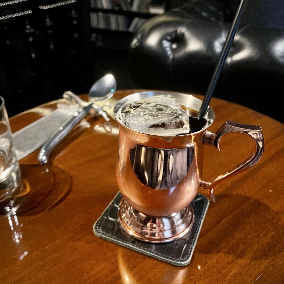 misaki0525's tweet image. 「さぼうる」で飲んだので酔い醒ましに「INCUS」でコーヒーブレイクです。
お気に入りのクリームチーズケーキを
いただきながら、まったりとジャズを聴いて心地好いひと時を。(^^)
＃ジャズ喫茶
＃INCUS