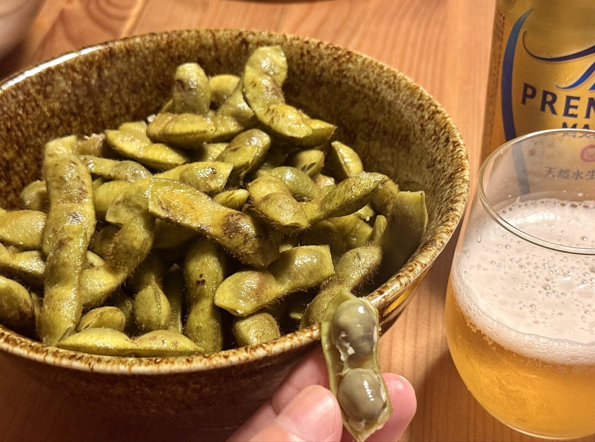 有機野菜農家の友人から頂いた丹波の高級黒枝豆

とにかく味も旨味も濃い！
濃くて、もはや豆腐の味！🤤