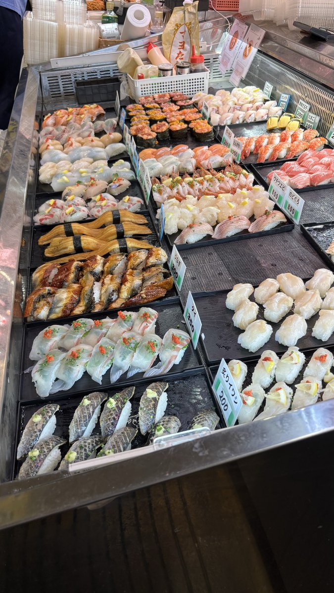 uta_low_'s tweet photo. 唐戸市場で食べた寿司が忘れられない🍣 https://t.co/Q23oLLkJNw