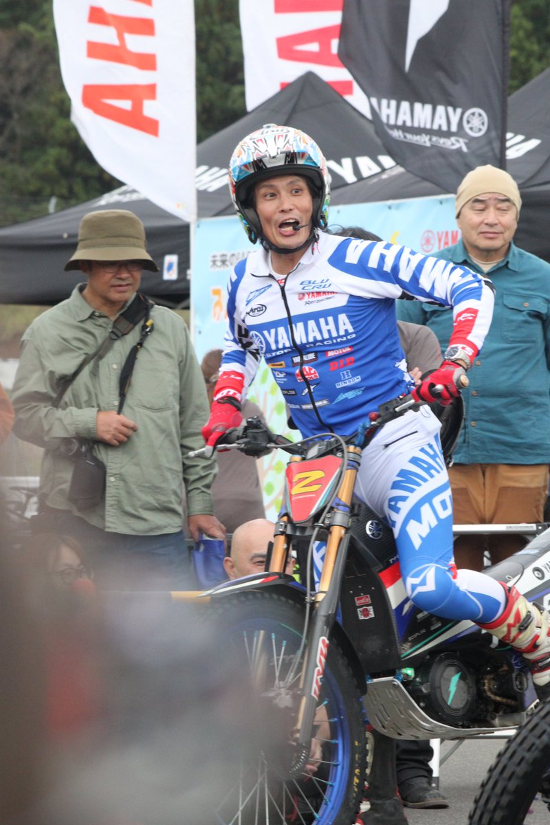 nyanba_youka's tweet image. 相変わらず最高に楽しいトライアルデモでした😹

まずは #黒山健一 選手の写真📷

すごいことを軽快なトークしながらどんどんやるから、何回見ても楽しい(*´◒`*)

4枚目空が真っ白で切り抜きやすい写真になってしまった😹

#マイヤマハモーターサイクルデー