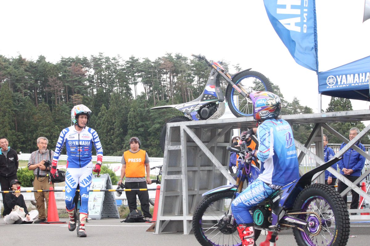 nyanba_youka's tweet image. 相変わらず最高に楽しいトライアルデモでした😹

まずは #黒山健一 選手の写真📷

すごいことを軽快なトークしながらどんどんやるから、何回見ても楽しい(*´◒`*)

4枚目空が真っ白で切り抜きやすい写真になってしまった😹

#マイヤマハモーターサイクルデー