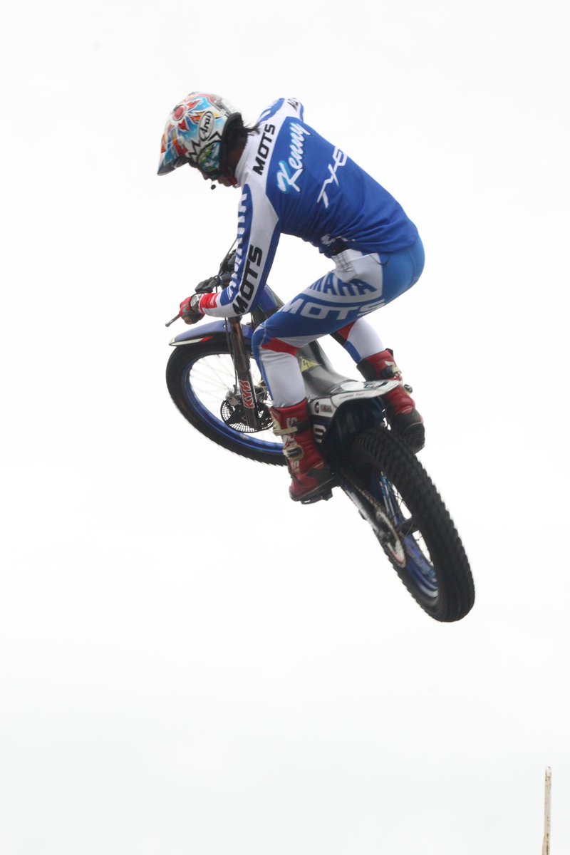 nyanba_youka's tweet image. 相変わらず最高に楽しいトライアルデモでした😹

まずは #黒山健一 選手の写真📷

すごいことを軽快なトークしながらどんどんやるから、何回見ても楽しい(*´◒`*)

4枚目空が真っ白で切り抜きやすい写真になってしまった😹

#マイヤマハモーターサイクルデー