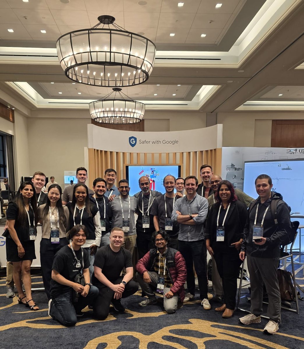 theDroidLady's tweet image. What en event @FIDOAlliance Authenticate was! 🔐
Loved presenting the exciting work we are doing on passkeys & Identity, the fun tasks and ofcourse meeting my team there!
#AndroidDev #Android #Google #passkeys