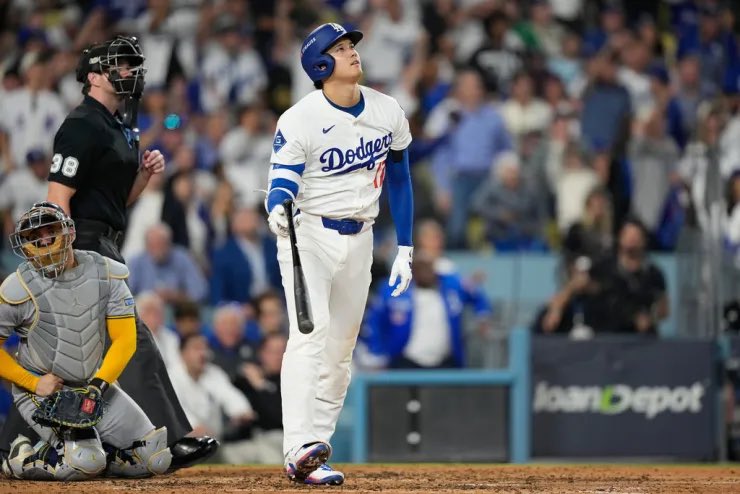 RPMunson's tweet photo. Shohei Ohtani pitched 6 innings, gave up 2 hits and struck out 10 last night. 

He also hit 3 home runs. 

This is the greatest single performance in the history of the @mlb. 

Is this the greatest performance in the history of sport?

If not, what was better? https://t.co/47kmogUlxS