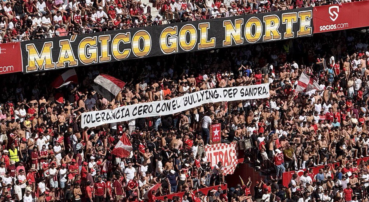 AthTribunerosno's tweet photo. Sevilla F.C. Vs R.C.D. Mallorca

“ Tolerancia cero con el bullying, DEP Sandra "

Gran gesto recordando a la pequeña Sandra y visibilizando el problema del bullying, sí alguien esta en esta situación o es testigo de ello, no dudéis en contarlo a vuestra gente de confianza. https://t.co/0TrpWpJHfV