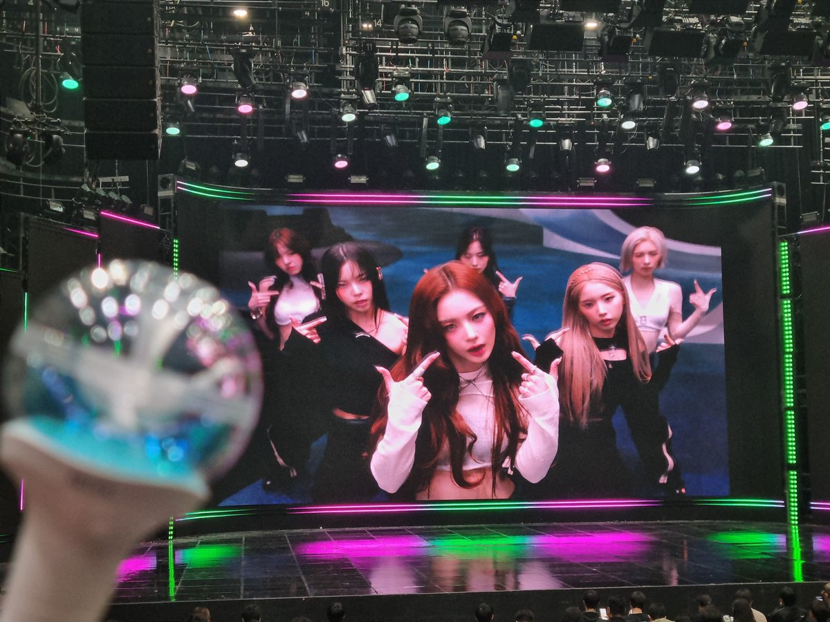 블루발렌타인, 노어밧미 무대 볼 수 있어서 너무 행복했어🐳💙 날씨 쌀쌀했을텐데 고생했고 또 만날 날을 기대할게! 
당첨기원🙏
#쿠팡플레이 #VLF #MBC버추얼라이브페스티벌withCoupangPlay #VLF_구매완료_엔믹스