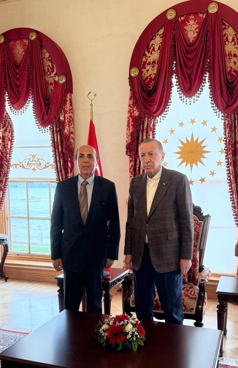 Cumhurbaşkanımız ve Genel Başkanımız Sn. Recep Tayyip Erdoğan’a, Dolmabahçe Çalışma Ofisi’nde kabulleri için şükranlarımı arz ediyorum.
Geçirdiğim bypass ameliyatı süresince hastane dönemimi yakından takip ederek göstermiş oldukları ilgi ve destekten dolayı kendilerine