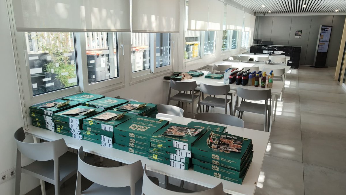¡Hora de comer en <a href="/udit_es/">UDIT</a>! Y es que con <a href="/PapaJohns_ES/">Papa Johns Pizza ES</a> la creatividad aumenta para seguir en la #GameJamMadridCrea 😋😋😋