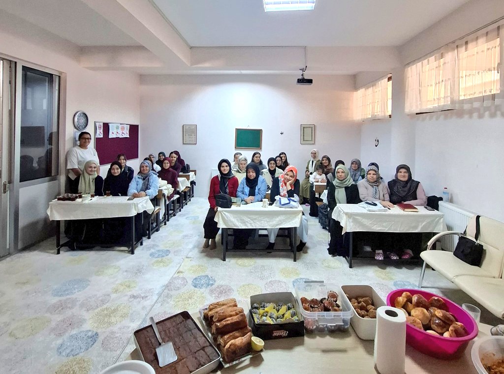 Öğrencilerimizle birlikte Bağbaşı Kız Kur’an Kursunu ziyaret ettik.
Hem derslere katıldık hem de güzel sohbetlerle gönüllerimizi ısıttık.✔️

📍Pamukkale Yurdu
