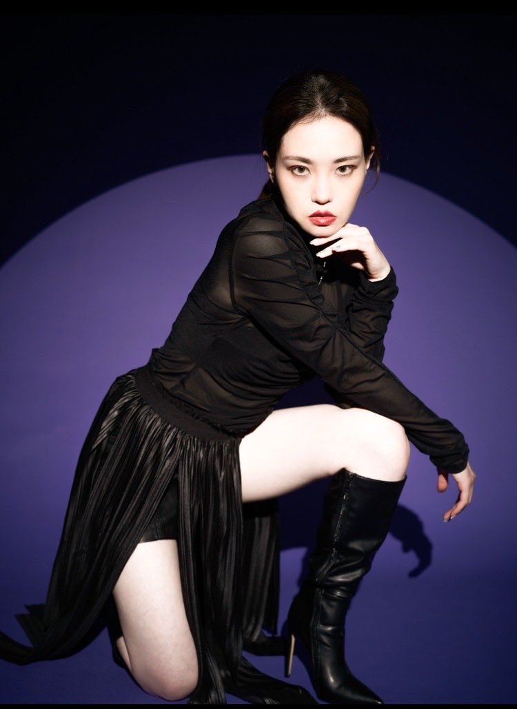 Kim4141pic's tweet image. 女スパイ風かっこよポーズ

描きたい、お好きなポーズあったら是非RPやブクマ、♡お願いします !

 #彪資料写真集 #トレス素材 #Posereference