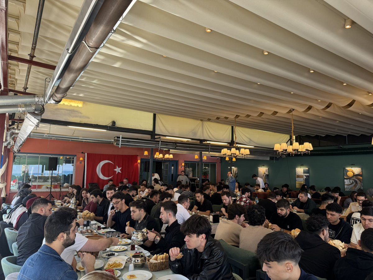 Ondokuz Mayıs Üniversitesi ve Samsun Üniversitesi'nde öğrenim gören gençlerimizle kahvaltı programında bir araya geldik.

Başarılı çalışmalarından dolayı üniversite başkanlarımızı tebrik ediyor, şehrimizde öğrenim gören tüm öğrenci kardeşlerime üstün başarılar diliyorum.