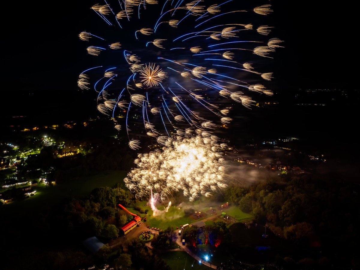 🎆 Twilight Thrills &amp; Fireworks 🎇 Don’t get FOMO! 2hrs of rides from 3pm + epic fireworks on 2nd Nov. £12 online only, very limited📱 pleasurewoodhills.com #HalloweenFun #FamilyDayOut