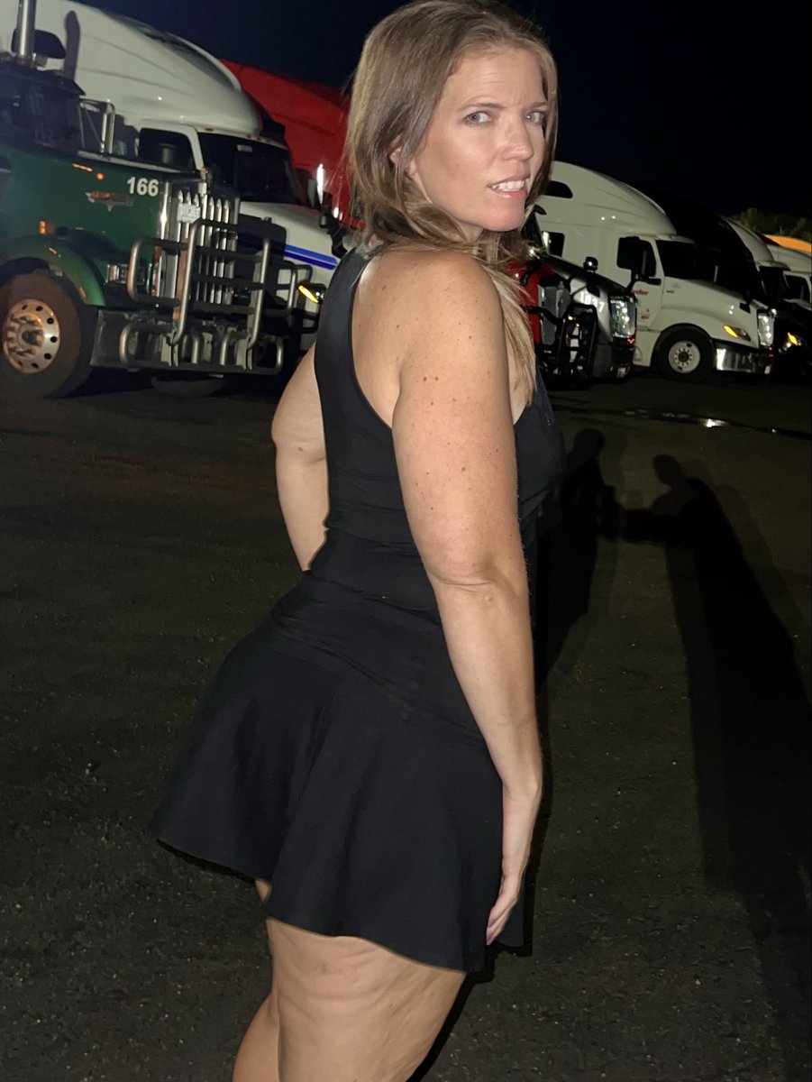 HotwifeKat2022_n_StagHubs tweet media