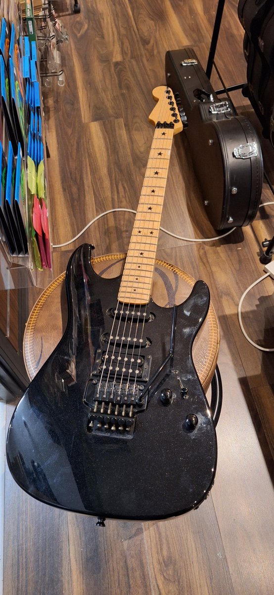 IanGregory123's tweet photo. @TheRealSambora I wanted to add a reverse headstock style to my collection but couldn't find one I liked so had this built. The neck with the stars is a contrast to your Krammer and keeping with the Fender style. https://t.co/Q3NOt9IES0