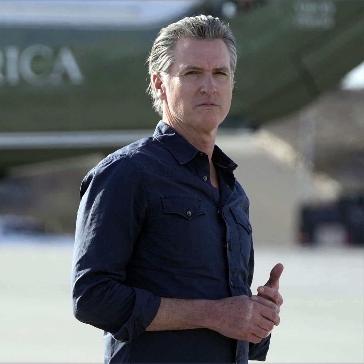 I want to personally thank him.

Love him or hate him you have to admit he's fighting the Trump administration's excesses with courage 
He defends the U.S. Constitution like a true patriot. He is our role model today. 

Drop a 💙 to SUPPORT Governor Newsom