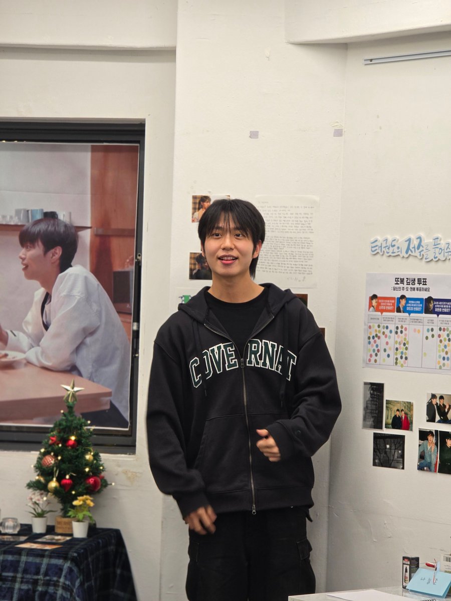 cosmos_hyeon's tweet photo. 팬들이랑 낯가리는 사람 누구지요 https://t.co/K4zLHxbjxX