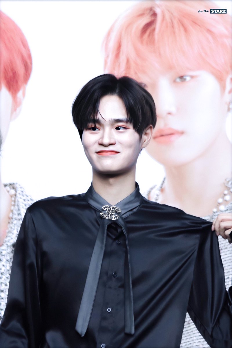 ㅤ
ㅤ
Shoto lalu melirik ke arah Aery dengan senyum menggoda, suaranya menurun setengah oktaf, penuh canda, “…dan sekarang aku mulai curiga nih, Aery—apa cuma aku aja, atau kamu juga mulai merasa lapar, ya?”

ㅤ