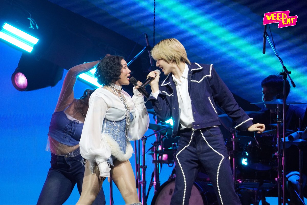 WEED_ENT's tweet image. มวลความน่ารักฟุ้งเต็มฮอลล์ “พี่ดา” และ “น้องนุนิว” ในคอนเสิร์ต Jula’s Herb | presents DA20th CONCERT “The Endorphine Effect” 💖

CHAWARIN x DA Day1 
#NuNew 
#DA20ConcertxNuNewD1 
#JulasHerbXDA20Concert
#TheEndorphineEffect