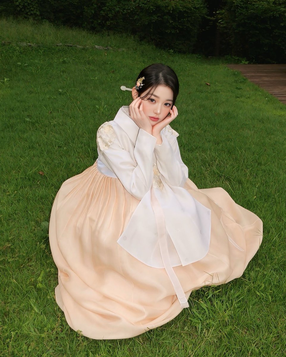 ngeditt's tweet image. ⠀⠀⠀
⠀⠀⌗ ꒰ᐢ. .ᐢ꒱₊ ⠀ ⠀ 

Help RT! Terima kasih^^

Layout ready stock
(Detail ada di pict)

Silakan ketuk dmku untuk
menjemputnya .ᐟ

wony wonyoung wonyo hanbok
 ꩜ .ᐟ #zonauang #zonaba
⠀⠀⠀