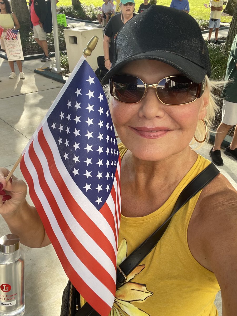 Somebody just gave me a BIGGER flag 🇺🇸😁

#NoKingsDayOct18th