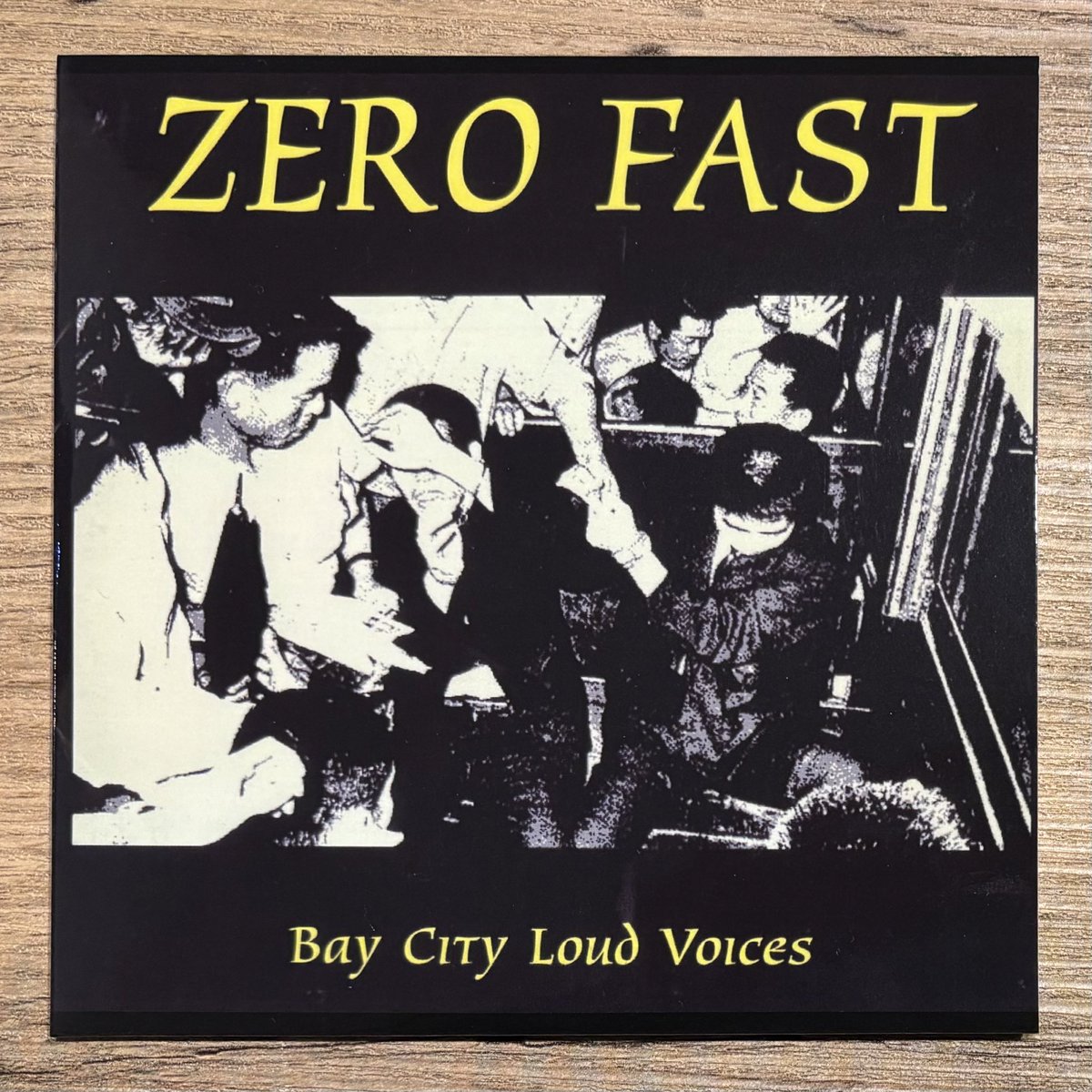 squirrelfox1999's tweet photo. SQUIRREL FOX ディストロ新入荷!
すでに廃盤となっているZERO FASTの名作1stアルバムが再発!
オリジナル盤はマスタリングでコンプが効いていましたが、今回の再発盤は音が変わって、クリアなレコーディングした時の生に近いサウンドになっています!
1,000円
通販もOK!
先着でステッカー付き https://t.co/ZY8Y0zoJE7