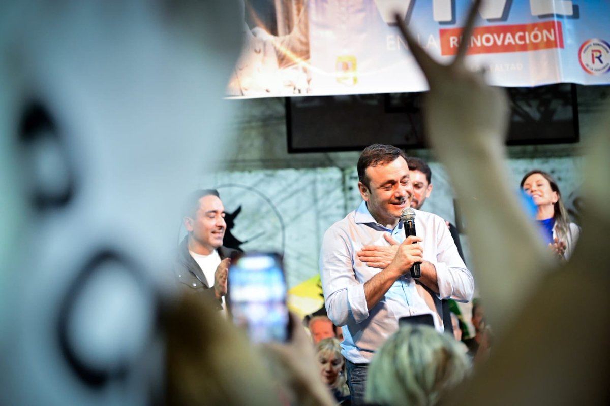 La política se construye con compromiso, respeto y responsabilidad.
“Ante el agravio, respondemos con amor. Porque una sociedad se construye entre todos, como aquel 17 de octubre, con los valores que nos identifican como pueblo misionero.”