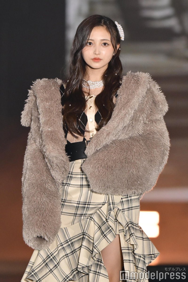 Rakuten GirlsAward 2025 A/W💜🩷】 乃木坂46井上和が登場