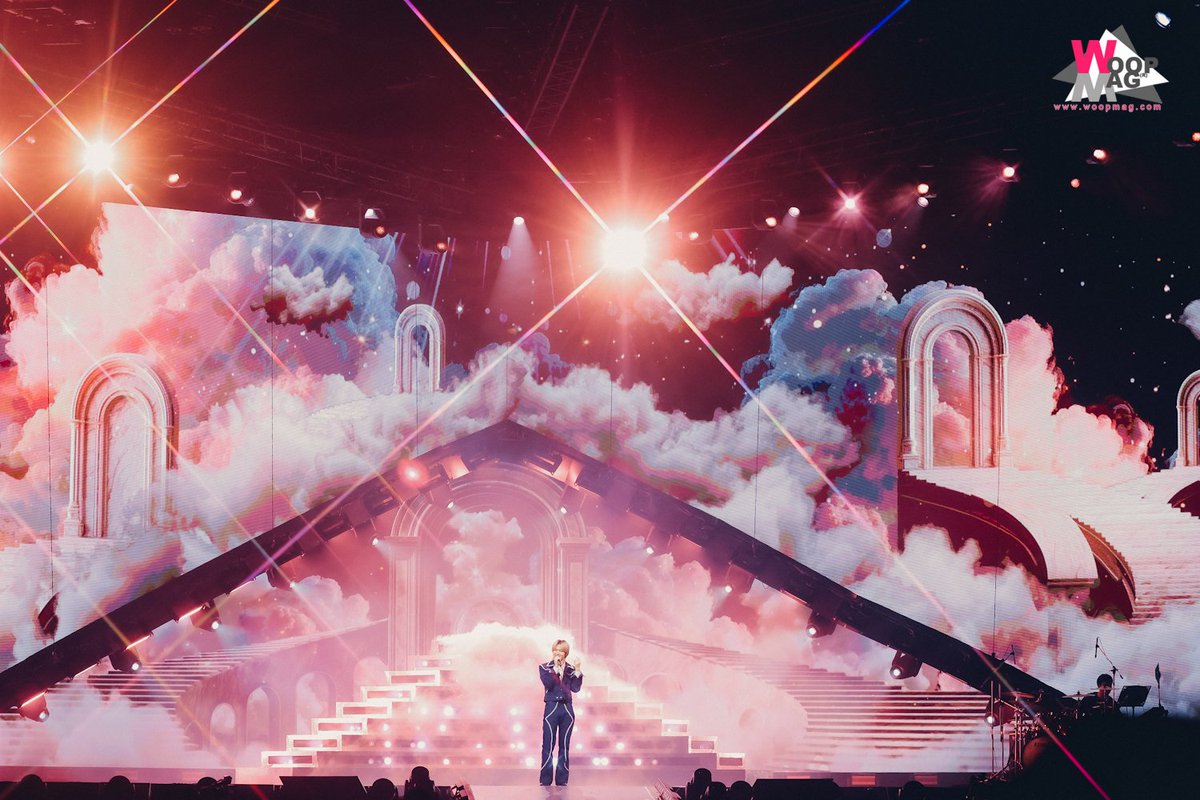 WOOPMAG_Story's tweet image. #NuNew ในคอนเสิร์ต Jula&apos;s Herb | presents DA20th CONCERT &quot;THE ENDORPHINE EFFECT&quot;

CHAWARIN x DA Day1
#DA20ConcertxNuNewD1 
#คอนครบครอบ20ปีดาเอ็นโดรฟิน
#JulasHerbXDA20Concert
#TheEndorphineEffect
#ดาเพื่อนสนิทกลับมาแล้ว