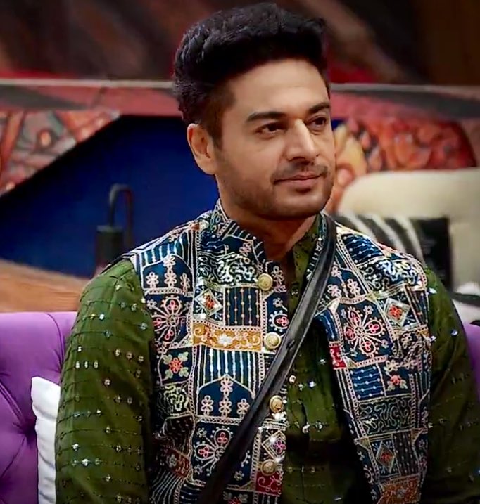 real_khabri_1's tweet photo. Ranking Poll of Week 8

Like &amp; Retweet if you're supporting #GauravKhanna in #BiggBoss19 house.

(Only Likes &amp; Retweets will count)
7 Pm to 7 Pm (24 hours) 

#BB19
#SalmanKhan https://t.co/DQ1Y1XujUV