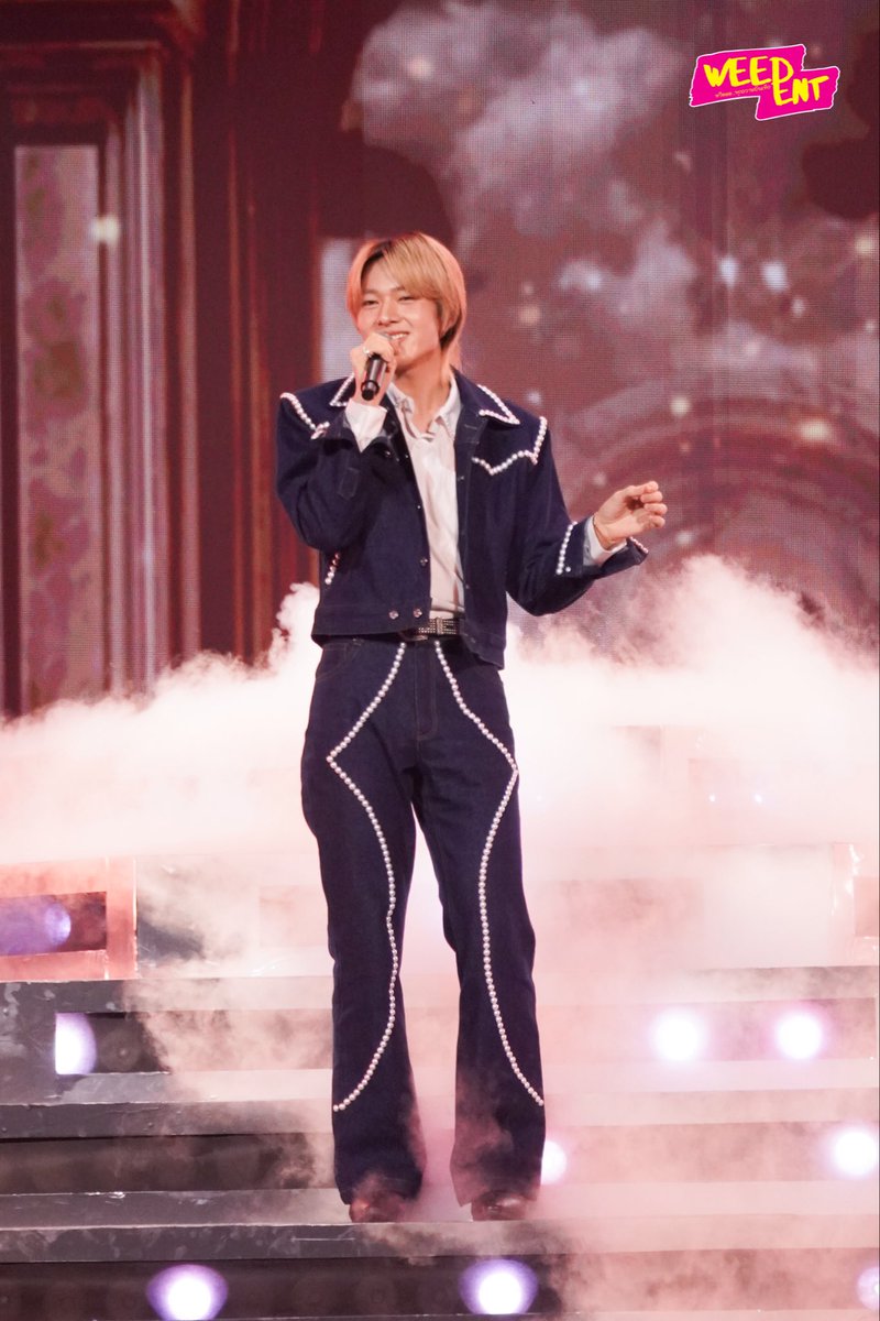 WEED_ENT's tweet image. “นุนิว ชวรินทร์” ในคอนเสิร์ต Jula’s Herb | presents DA20th CONCERT “The Endorphine Effect” 💖

CHAWARIN x DA Day1 
#NuNew 
#DA20ConcertxNuNewD1 
#JulasHerbXDA20Concert
#TheEndorphineEffect