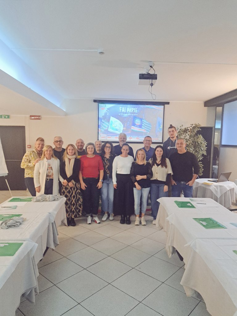 FaiLaghi's tweet photo. 👉🏻 Inizia il percorso formativo per #RSU @FaiLaghi  

🗣 #esserci come #sindacato, essere punto fermo, essere credibili lavorando su #identità #appartenenza #modello e principi di base della concezione sindacale #CISL 

Grazie a Maurizio Locatelli e Caterina Valsecchi https://t.co/2g1HKUCLmB