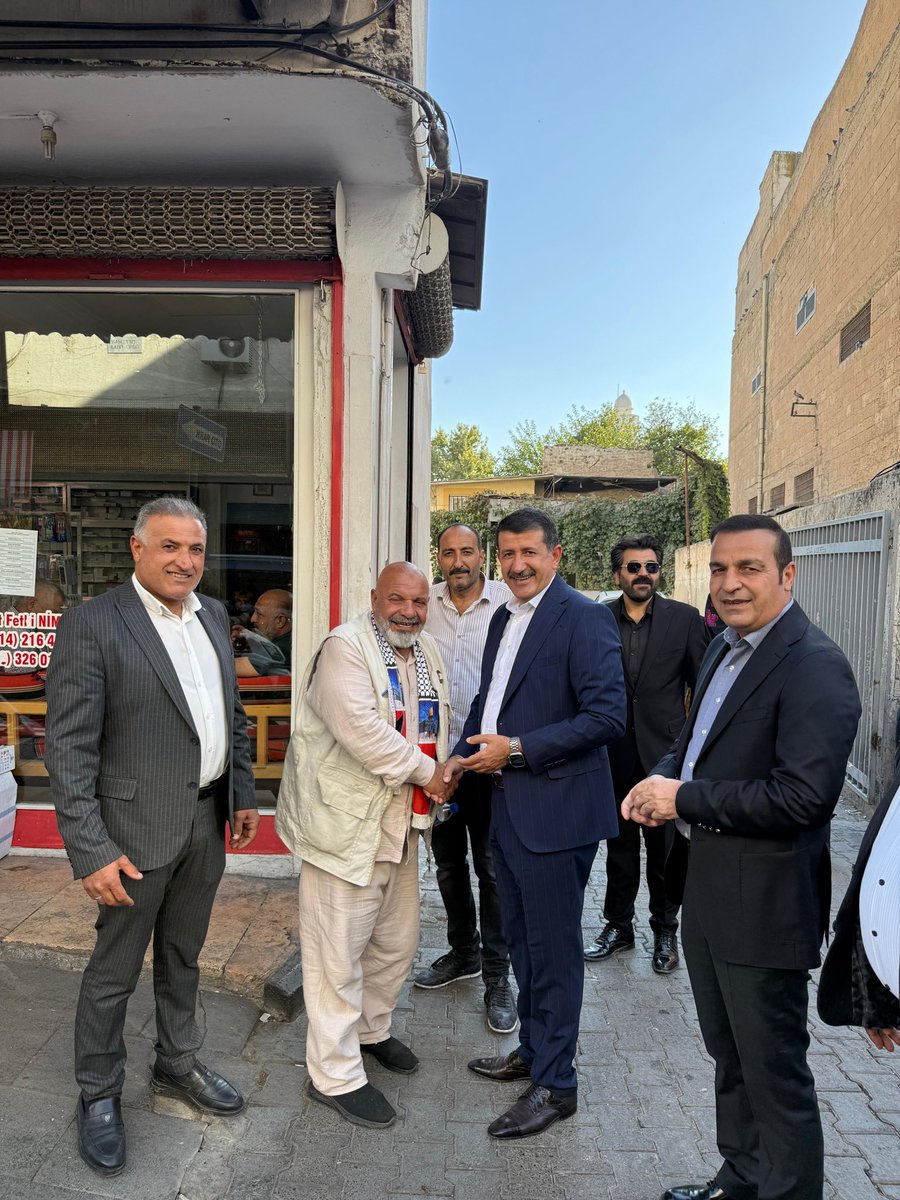 Aşağı Çarşı’nın kalbine bugünde indik…
Çiftehan’da bir selam, Haşimiye’de bir tebessüm, Akarbaşı’nda bir gönül sohbetiyle karşılandık.
Her esnafın gözünde emek, her sokakta şehrin ruhu vardı.
Kalabalığın gürültüsü değil; dostluğun sesi, muhabbetin sıcaklığı yankılandı içimizde.