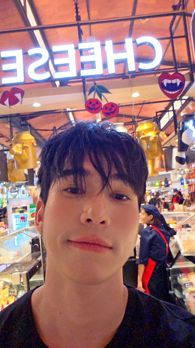 พี่แม้กกับปะป๊าวันนี้หล่อเท่รันเวย์ไฟลุกเลยค้าบ แต่มีคนนึงเลิกงานแล้วมารายงานตัวเหลือฉามขวบ 🤏🏻
ZEE X BIFW25
ZEEMAX AT SIAM PARAGON
#SiamParagonBIFW2025xZeeMax