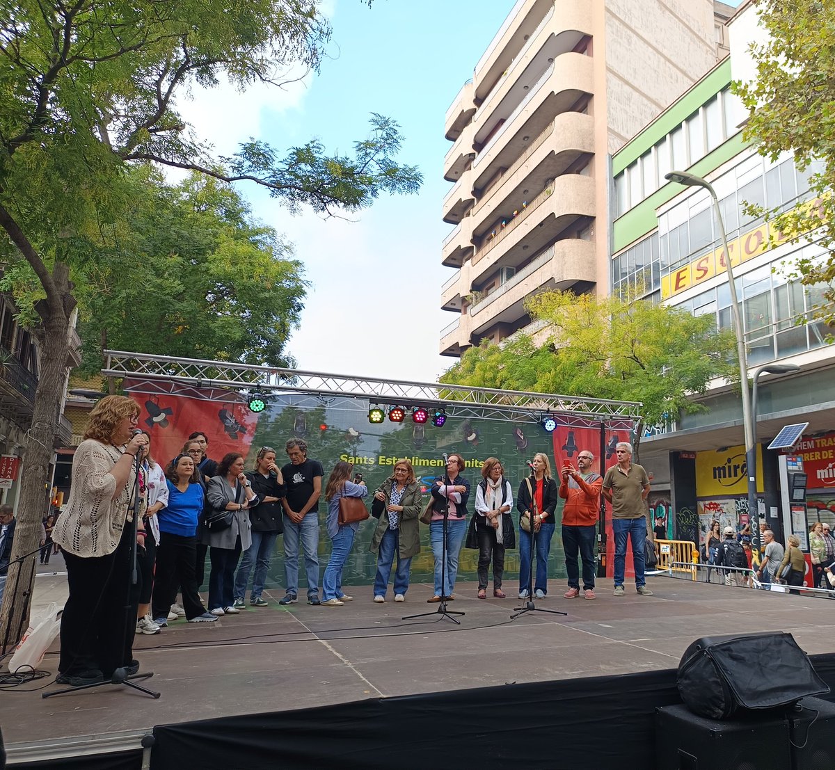 DavidLabrador23's tweet photo. 🎉Un any més hem visitat el #TRADICAT organitzat per @CarrerdSants.
👏🏻Un plaer participar en un esdeveniment que cada vegada té més visites i que s'ha convertit en una tradició al barri de #Sants durant aquestes dates.
🫶🏻Moltes gràcies per convidar-nos! https://t.co/7hJmmZPOTe